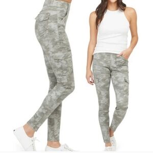 SPANX Women's Stretch Twill Ankle Cargo Pant Stone Wash Camo Women's Size SP